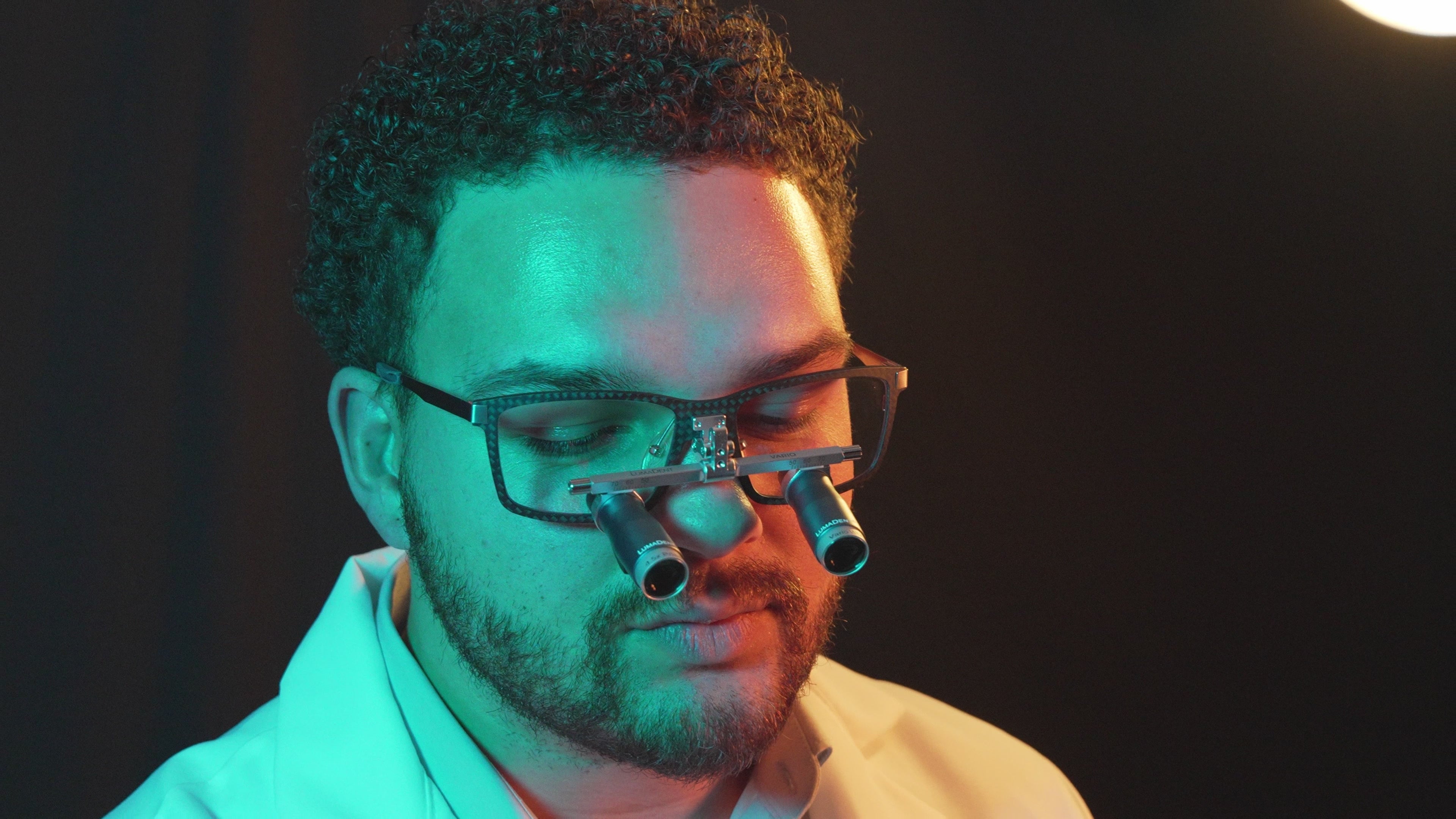 Load video: Video displaying dentist wearing vario 2 prism loupes.